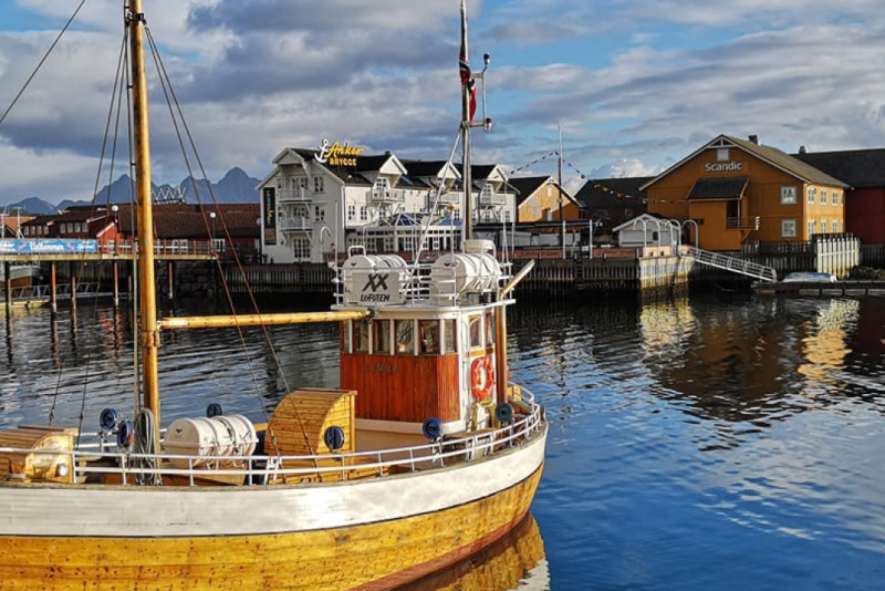 The fishing boat Symra at the dock in Svolvær. Photo